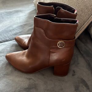 Tommy Hilfiger Chestnut Leather Ankle Booties with Signature Emblem